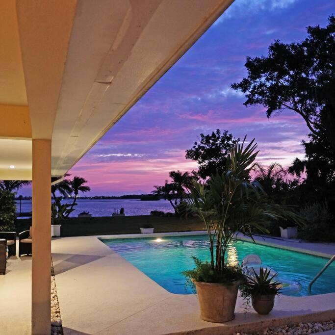 Perfecto'S Retreat- Luxury Cabin Villa St. Petersburg Esterno foto